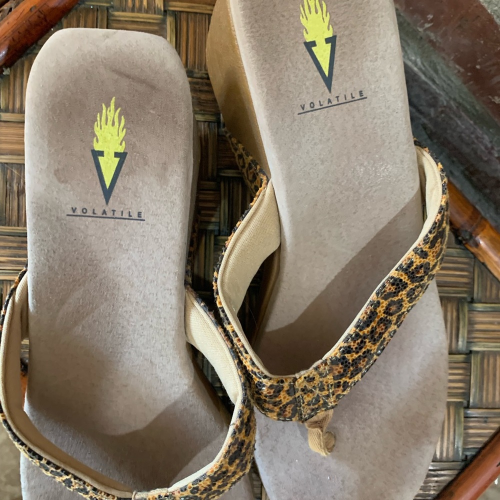 Volatile Shoes - Picture 3 of 3